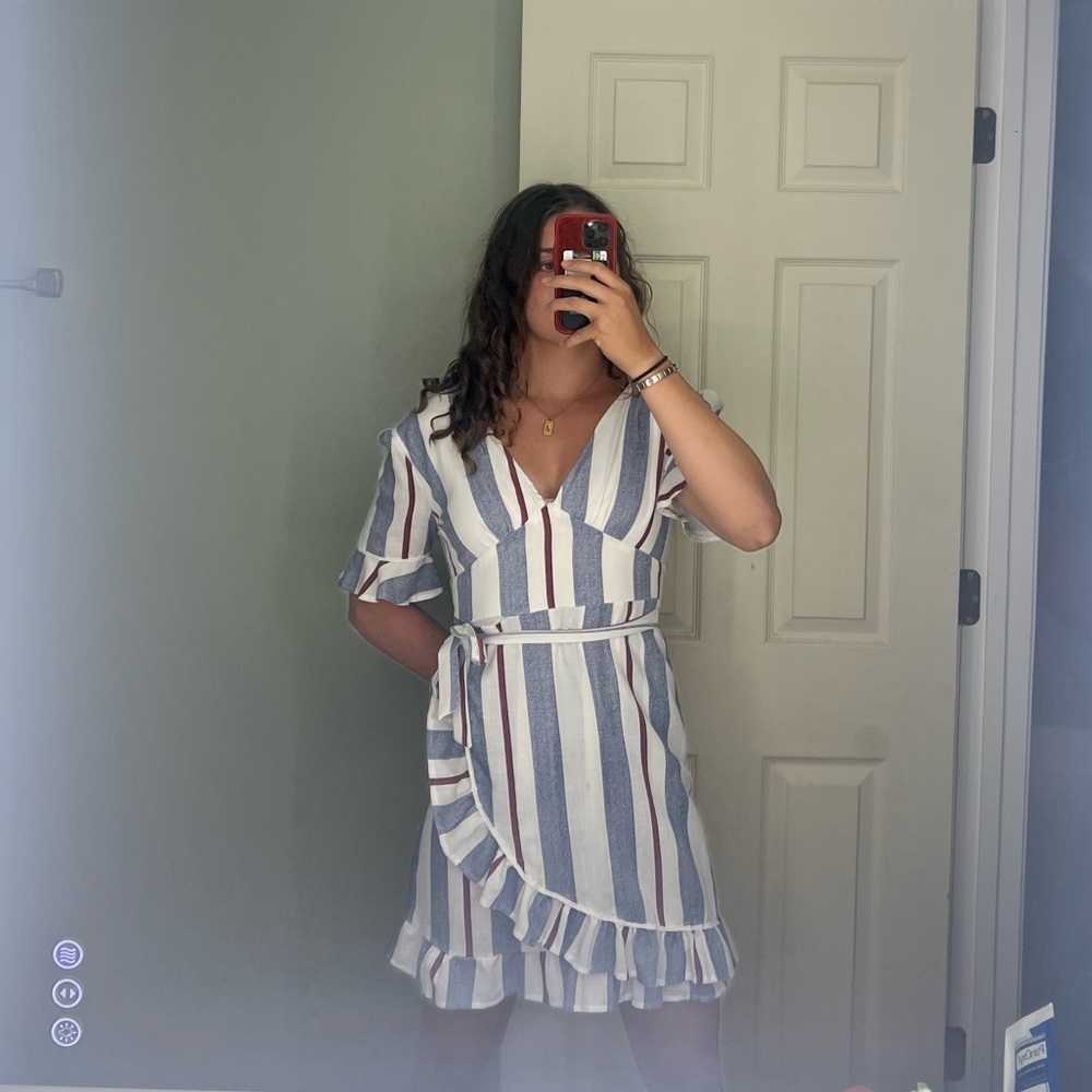 Hount Knee-Length Tie Dress